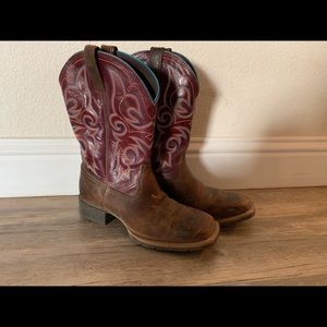 Women’s Ariat cowgirl boots